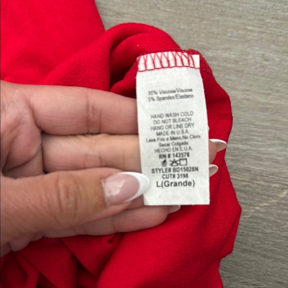 Elegant Red Dress by [Brand] - Picture 3 of 3